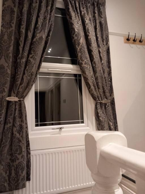 Luxury Holiday Home, Near Beach Southend-on-Sea Exteriör bild