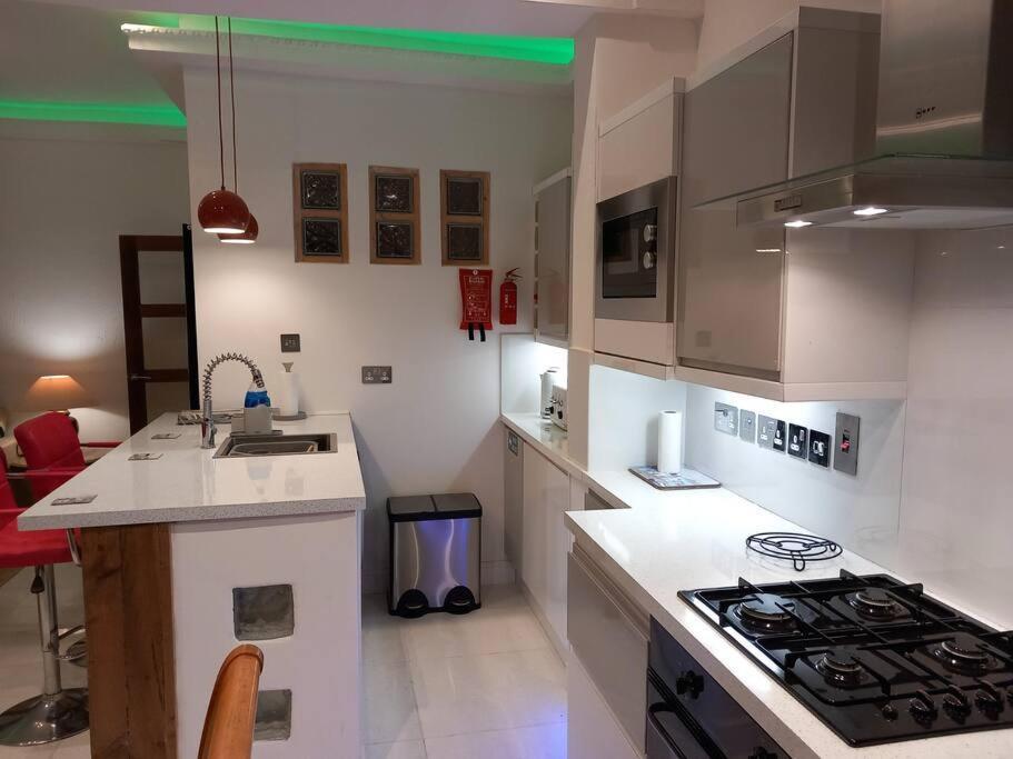 Luxury Holiday Home, Near Beach Southend-on-Sea Exteriör bild