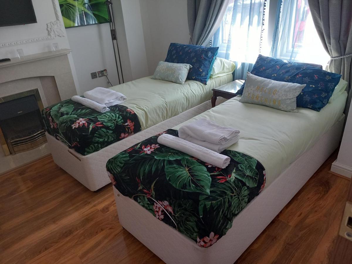 Luxury Holiday Home, Near Beach Southend-on-Sea Exteriör bild