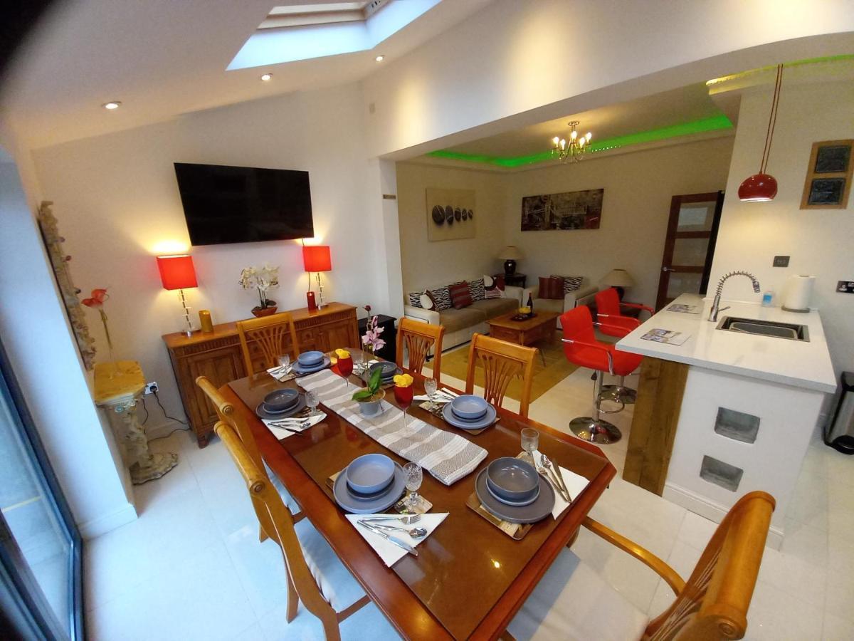 Luxury Holiday Home, Near Beach Southend-on-Sea Exteriör bild