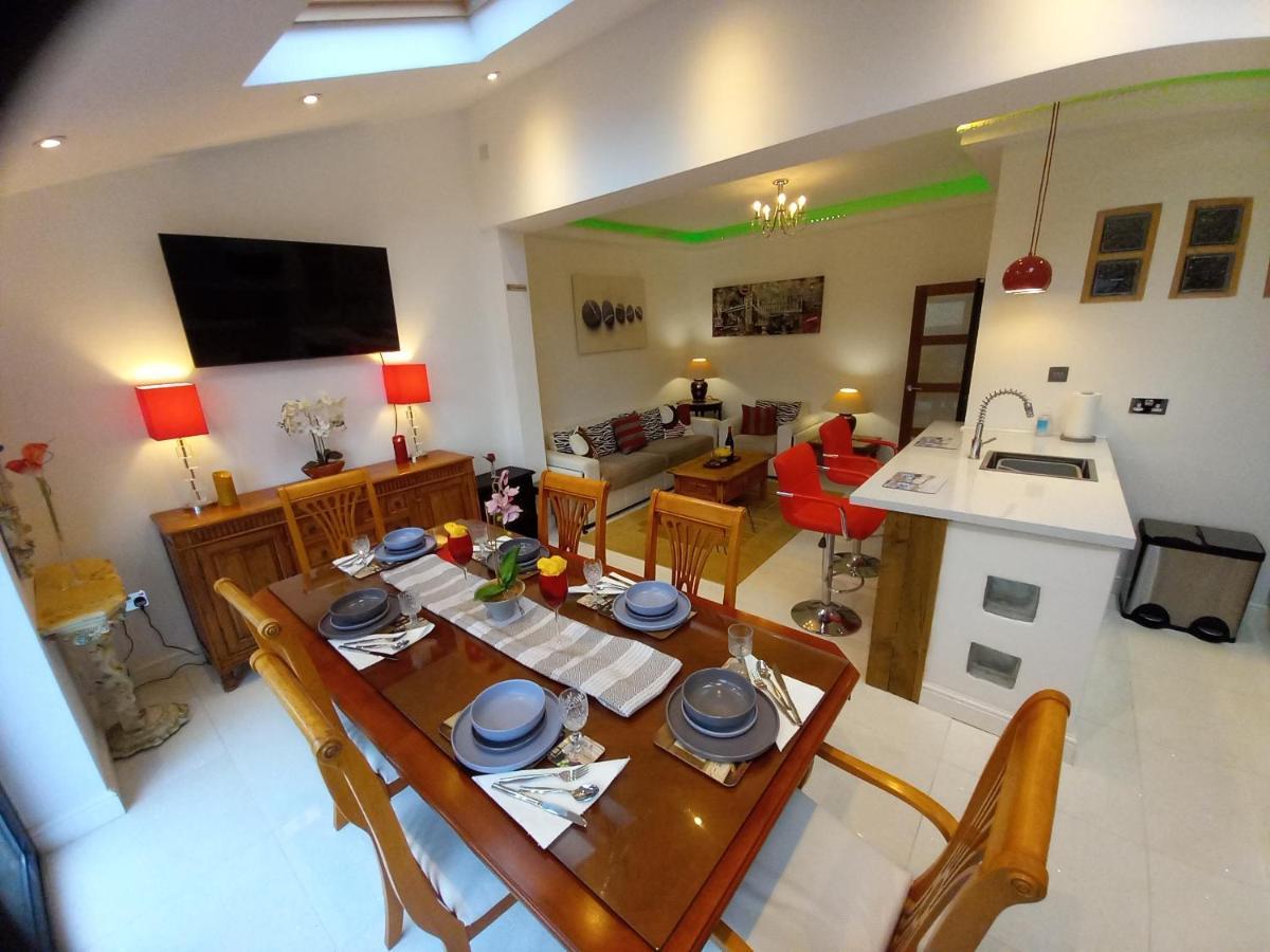 Luxury Holiday Home, Near Beach Southend-on-Sea Exteriör bild