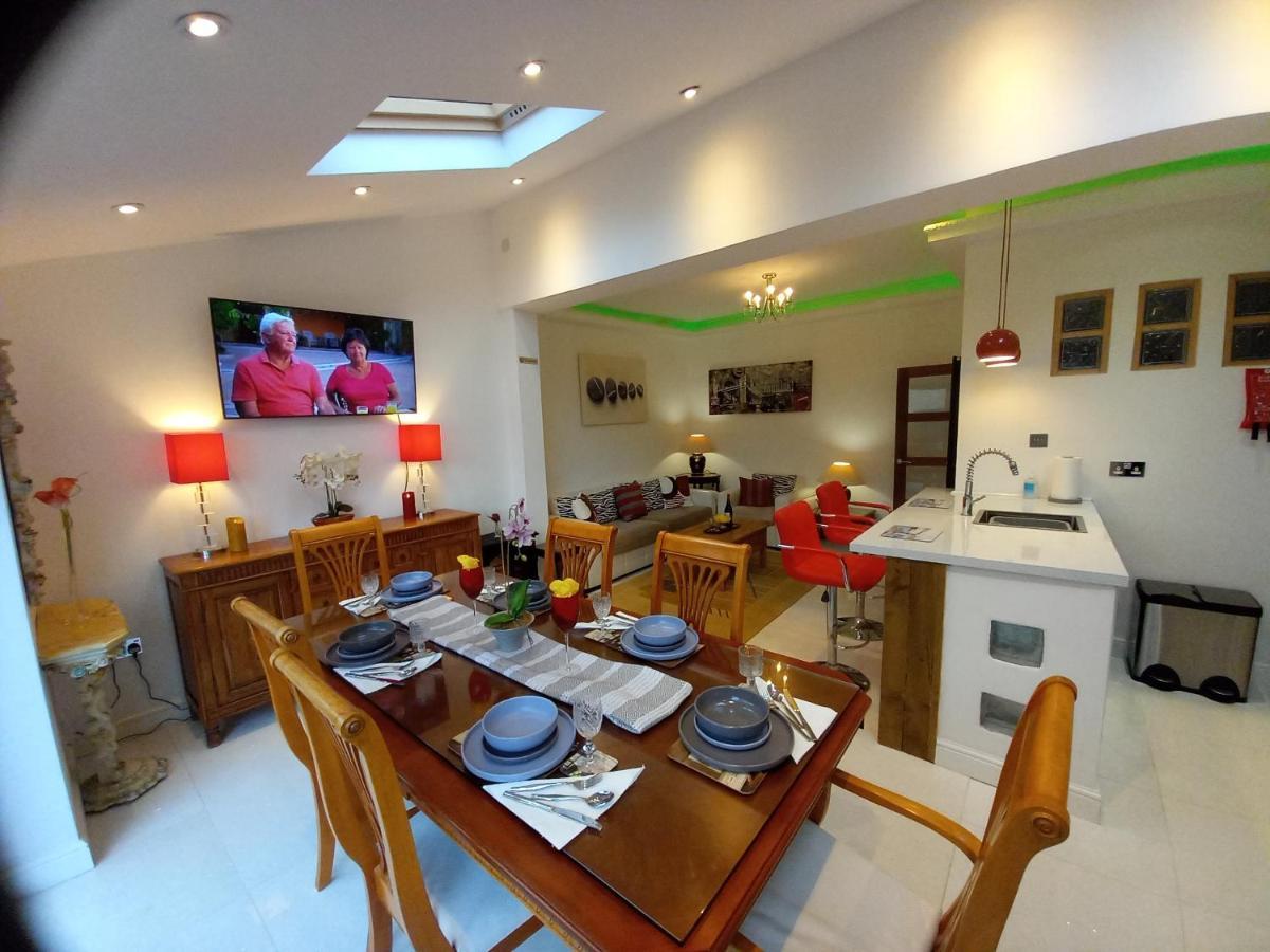 Luxury Holiday Home, Near Beach Southend-on-Sea Exteriör bild