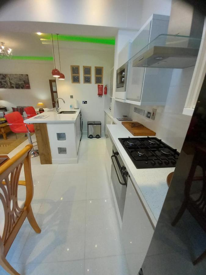Luxury Holiday Home, Near Beach Southend-on-Sea Exteriör bild