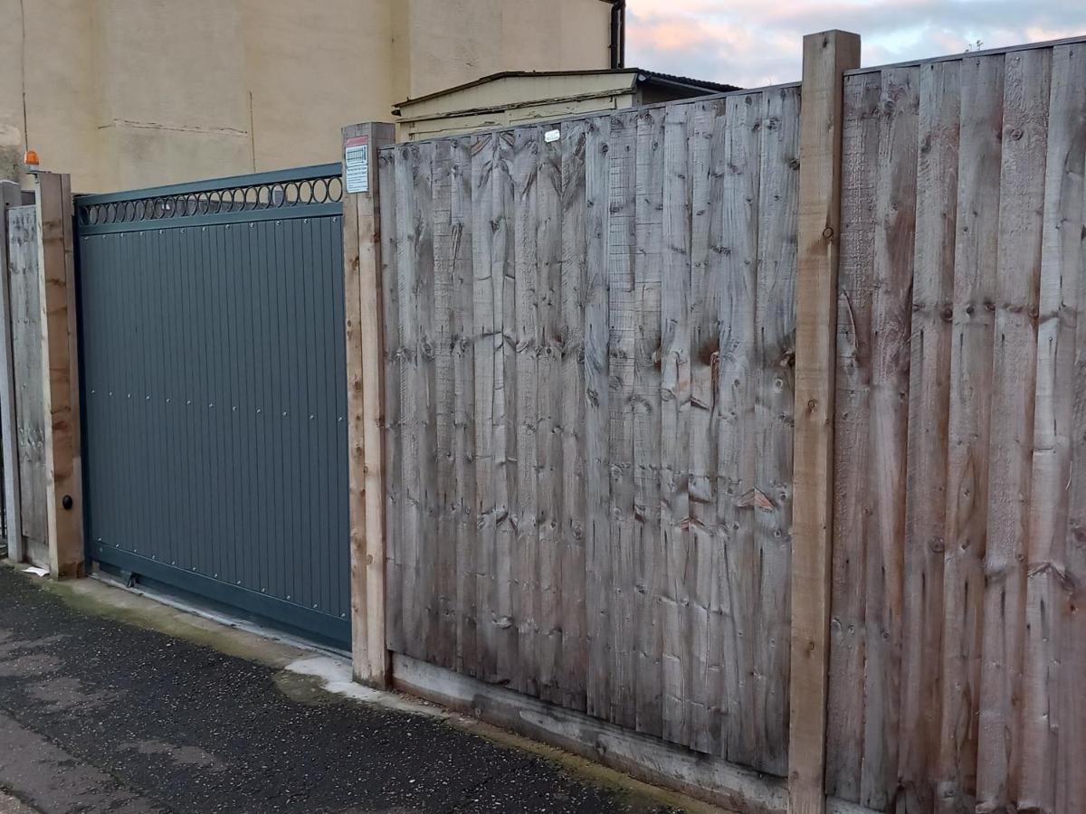 Luxury Holiday Home, Near Beach Southend-on-Sea Exteriör bild