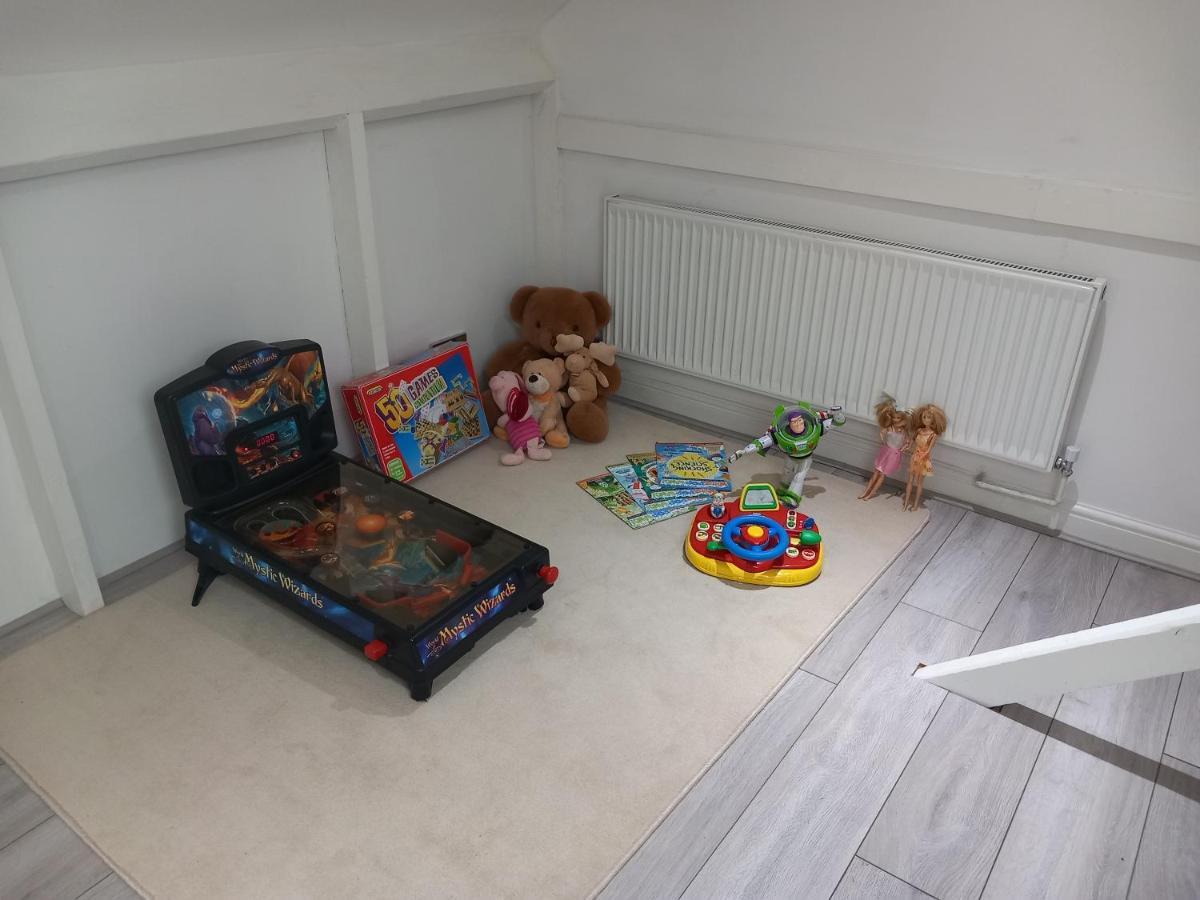 Luxury Holiday Home, Near Beach Southend-on-Sea Exteriör bild